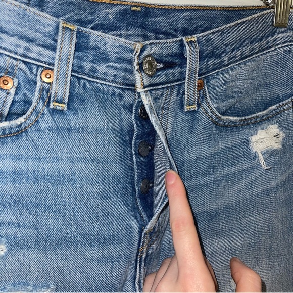 Levi’s Jeans Women's Size 27 Wedgie Icon Fit High-Waist Distressed Tapered Leg - Picture 13 of 16